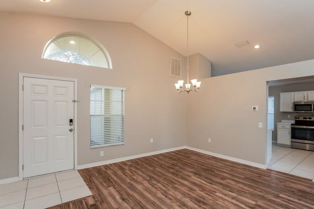 1010 Cristelle Jean Dr - Photo 5 of 16
