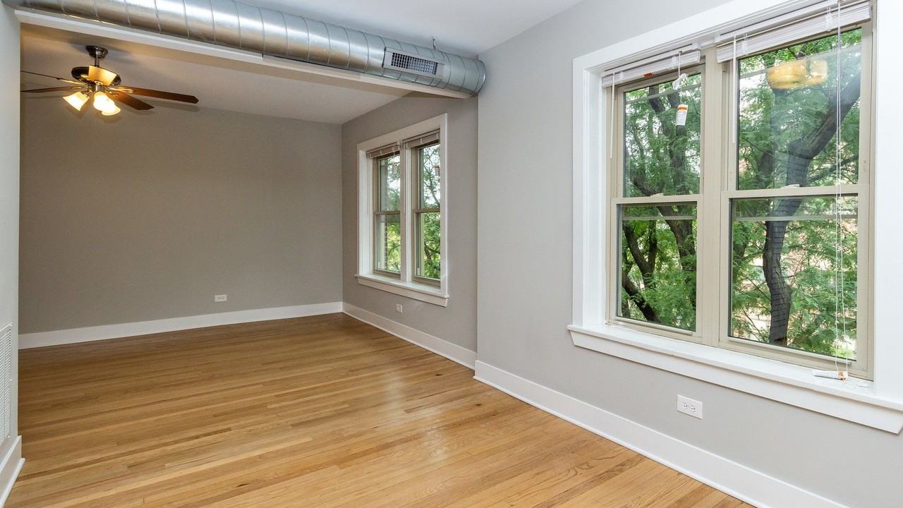 2341 W Ainslie St #1 - Photo 5 of 7