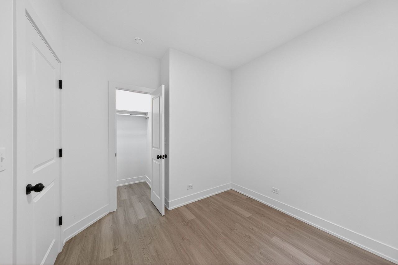 328 North Lockwood Avenue - Photo 2 of 12