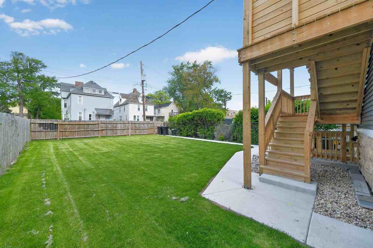 328 North Lockwood Avenue - Photo 5 of 12
