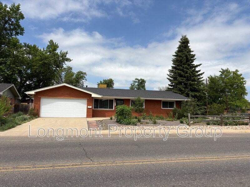 1851 Collyer St - Photo 2 of 24