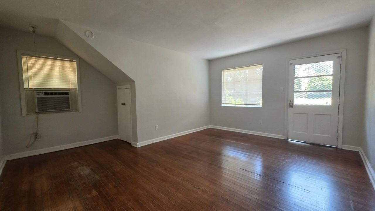 903 7th Ave Apt A - Photo 2 of 8