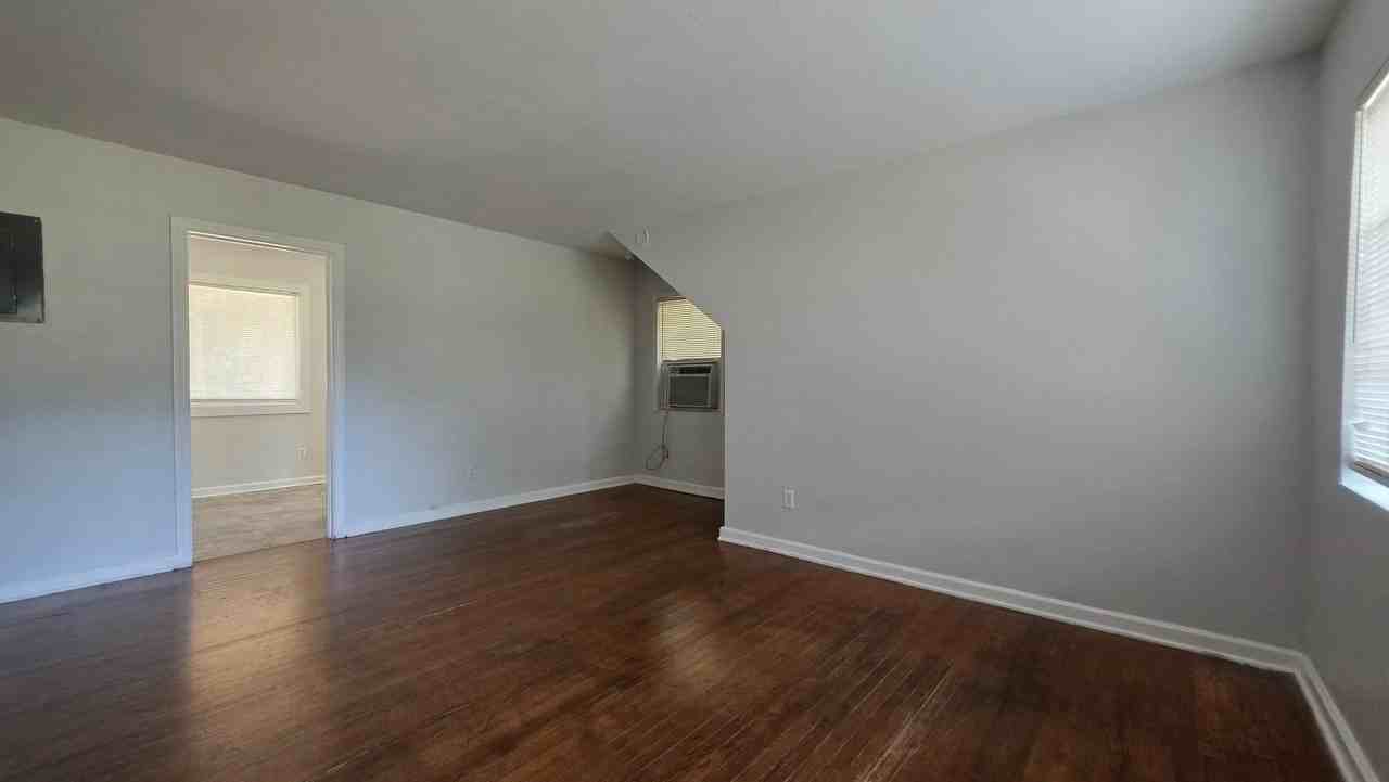 903 7th Ave Apt A - Photo 3 of 8