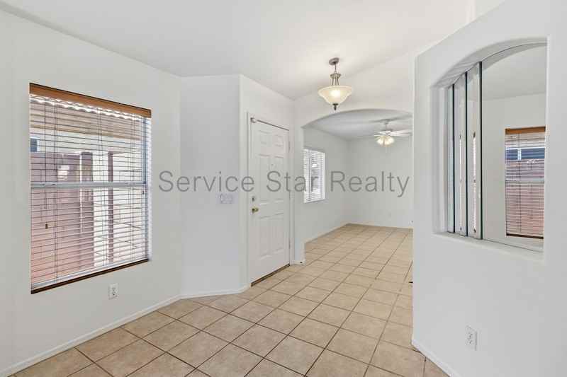 3039 E Hononegh Dr - Photo 3 of 23