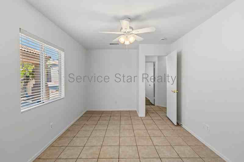 3039 E Hononegh Dr - Photo 4 of 23