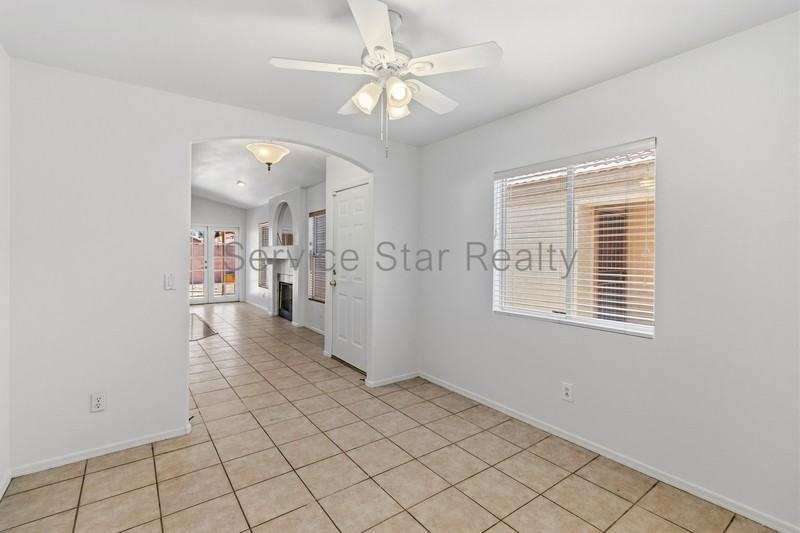 3039 E Hononegh Dr - Photo 5 of 23