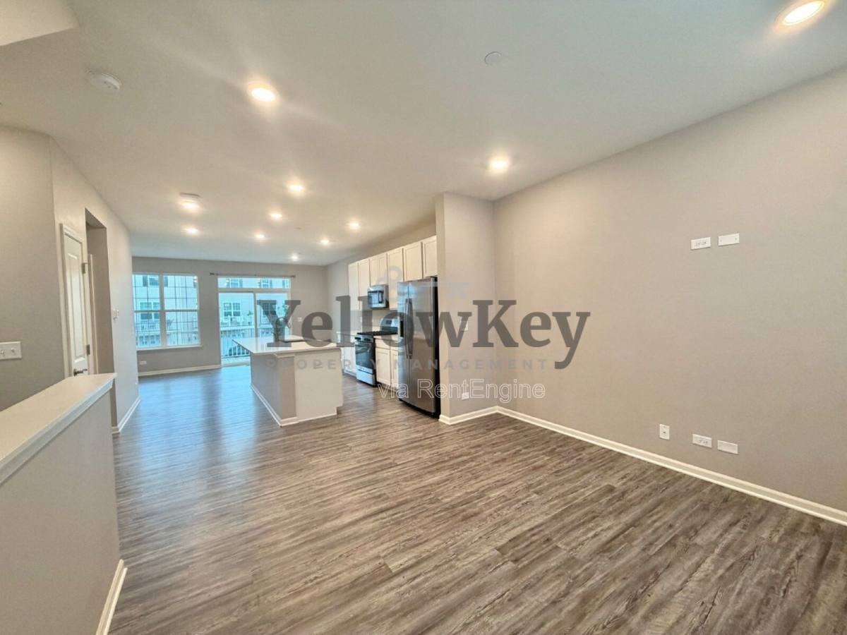 1707 Carlstedt Dr - Photo 2 of 10