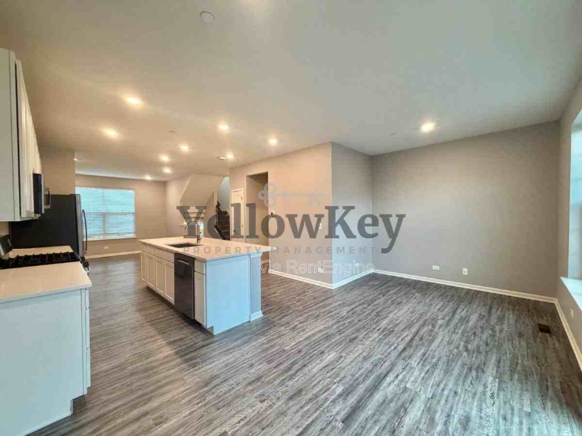 1707 Carlstedt Dr - Photo 3 of 10