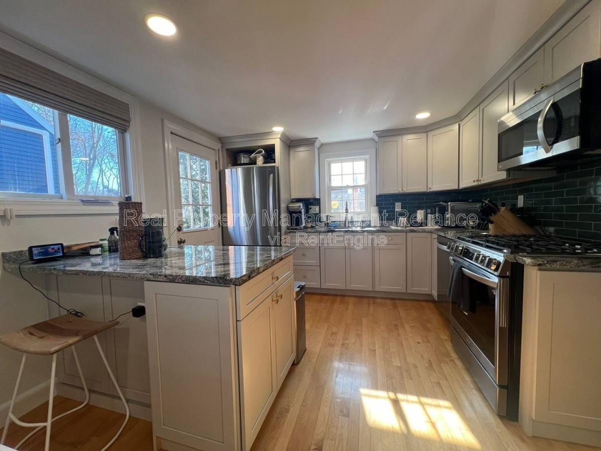 76 Granite St - Photo 2 of 10