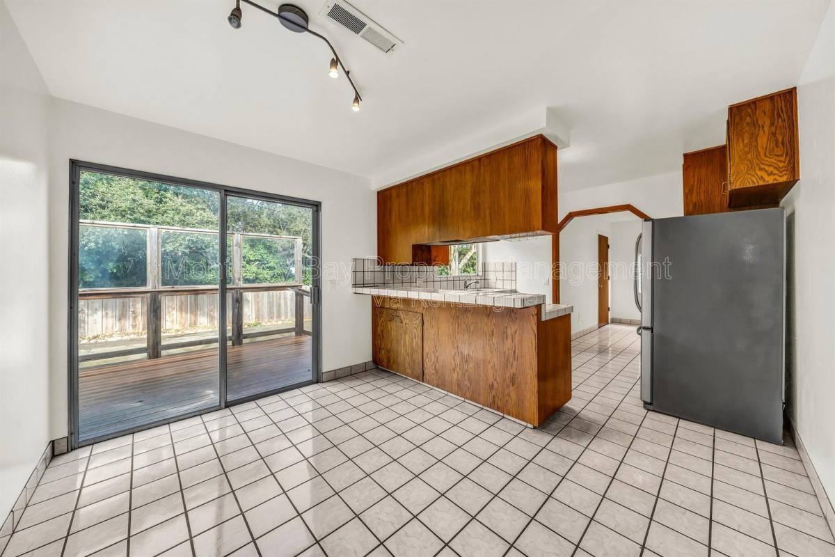 2100 David Ave - Photo 3 of 10