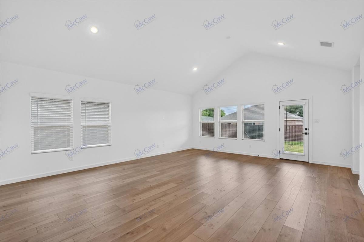 2516 Tahoe Dr - Photo 2 of 10