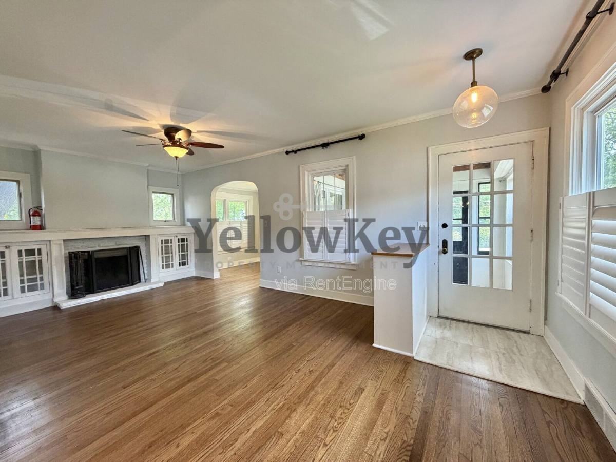 376 Hill Ave - Photo 3 of 10