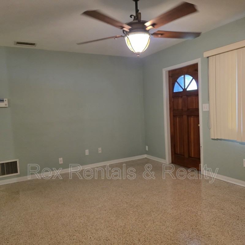3229 30th St N - Photo 2 of 12