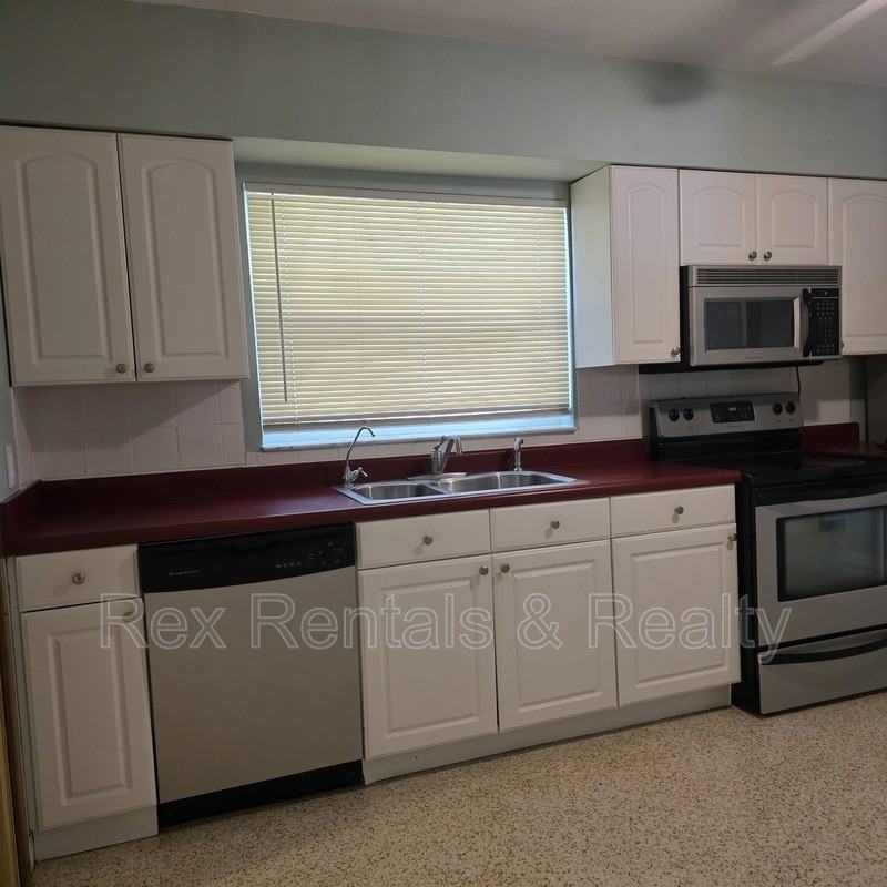 3229 30th St N - Photo 4 of 12