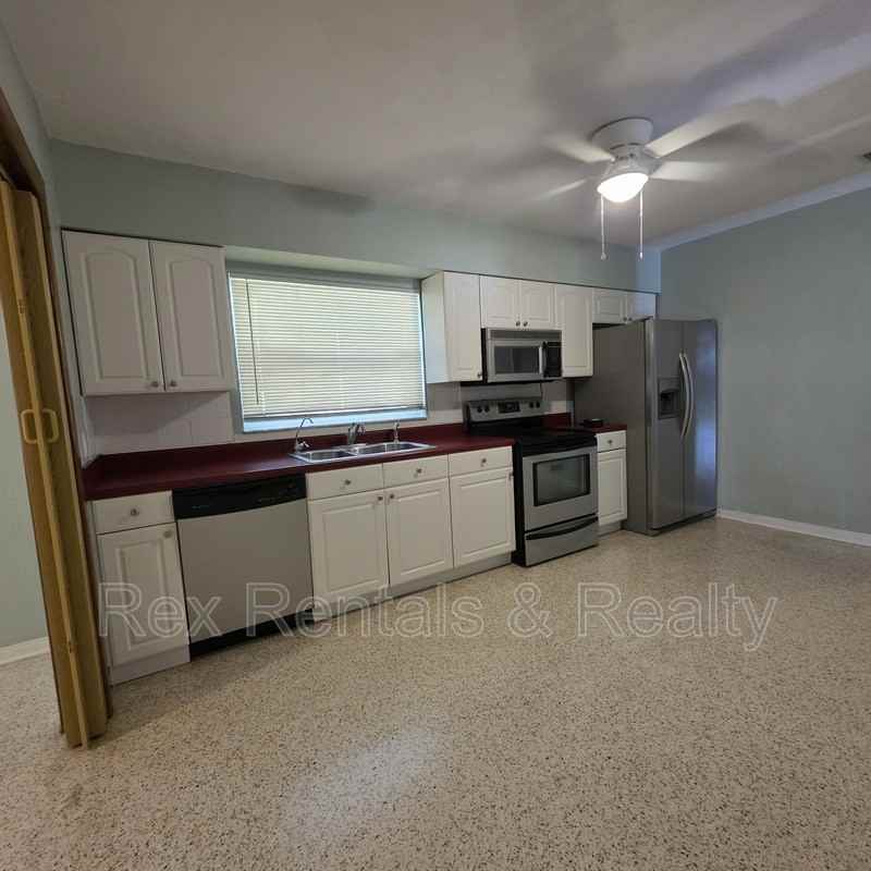 3229 30th St N - Photo 5 of 12