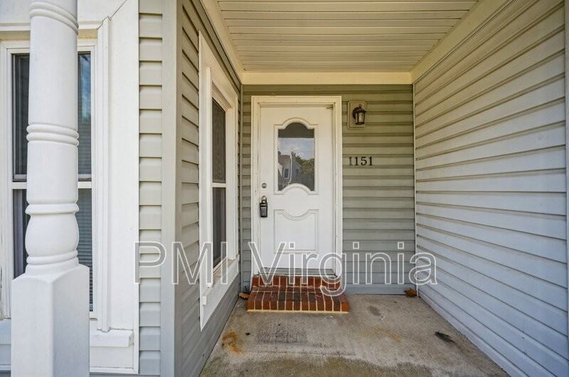 1151 Hillock Xing - Photo 4 of 33