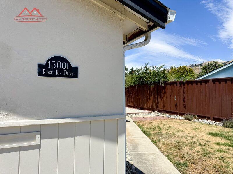 15001 Ridgetop Dr - Photo 3 of 28