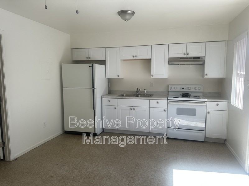 1102 E Polk St #2 - Photo 3 of 6