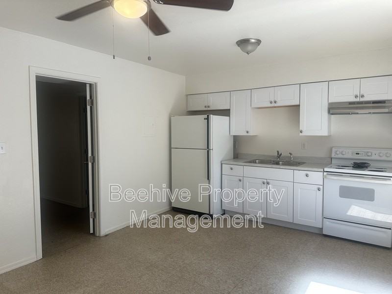 1102 E Polk St #2 - Photo 4 of 6