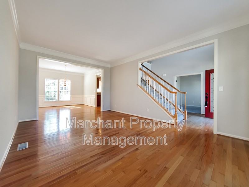 15 Silverthorn Ct - Photo 6 of 50