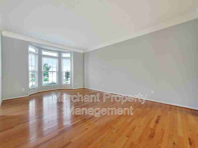 15 Silverthorn Ct - Photo 7 of 50