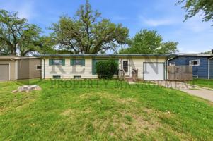 featured image of 1415 N Prairie Ln