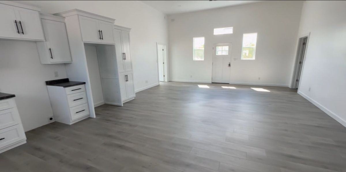 705 N Railroad Ave - Photo 2 of 5