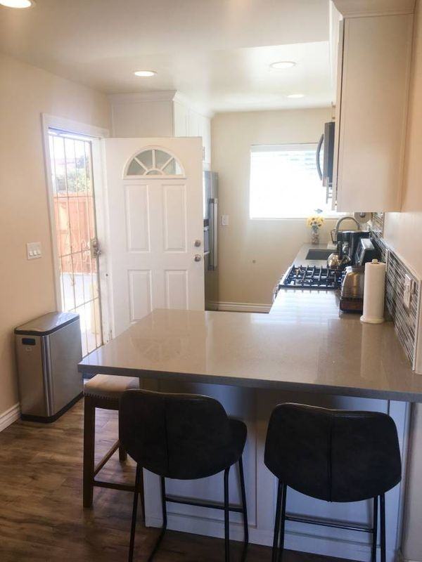 1104 W Cedar St ##Adu - Photo 2 of 9