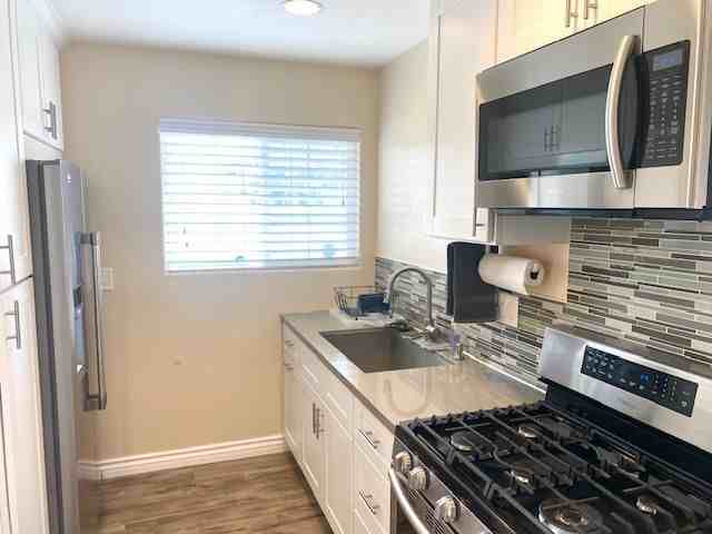 1104 W Cedar St ##Adu - Photo 3 of 9
