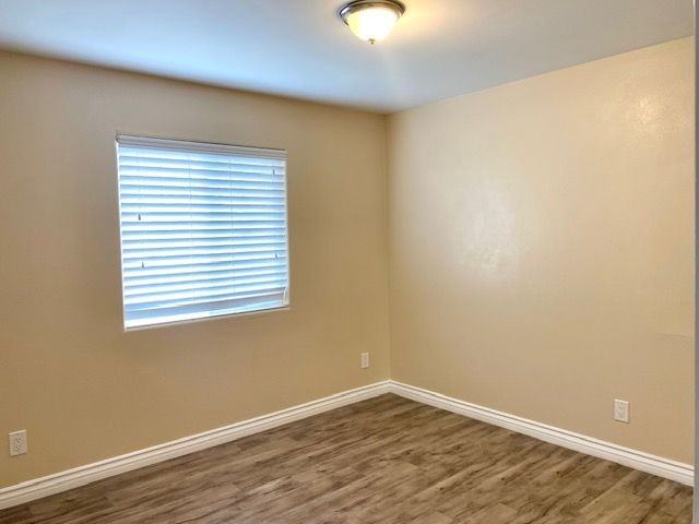 1104 W Cedar St ##Adu - Photo 4 of 9