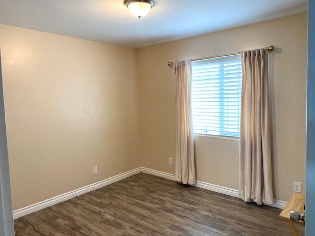 1104 W Cedar St ##Adu - Photo 5 of 9