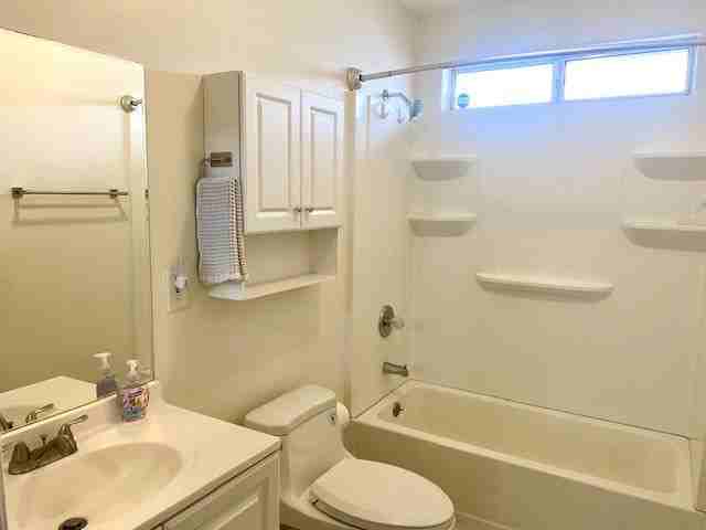 1104 W Cedar St ##Adu - Photo 7 of 9