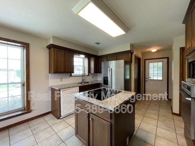 2422 Riverside Dr - Photo 4 of 29