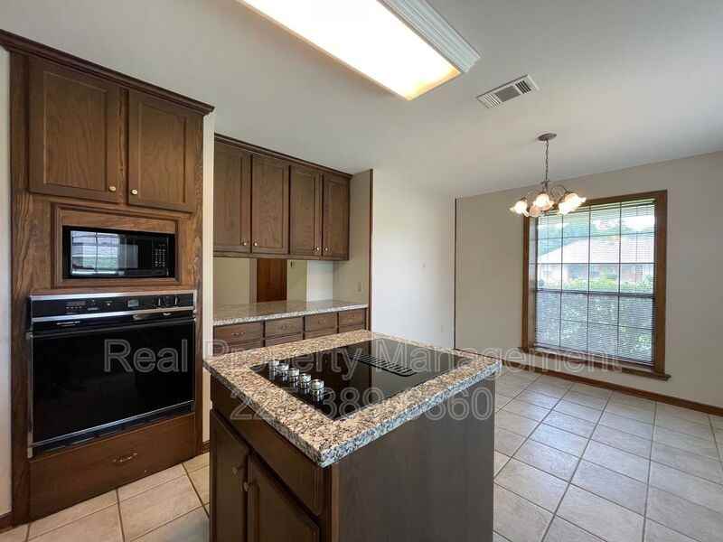 2422 Riverside Dr - Photo 5 of 29