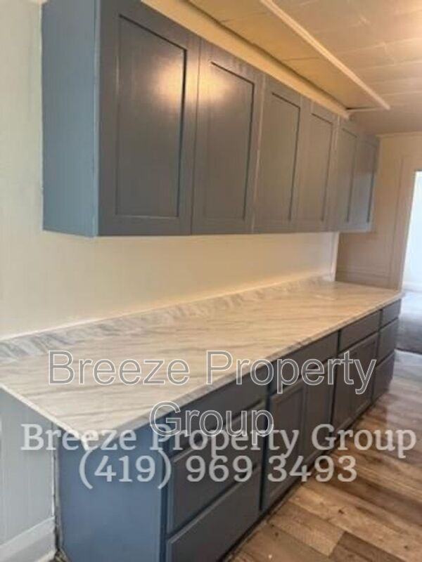 228 Langdon St - Photo 4 of 16