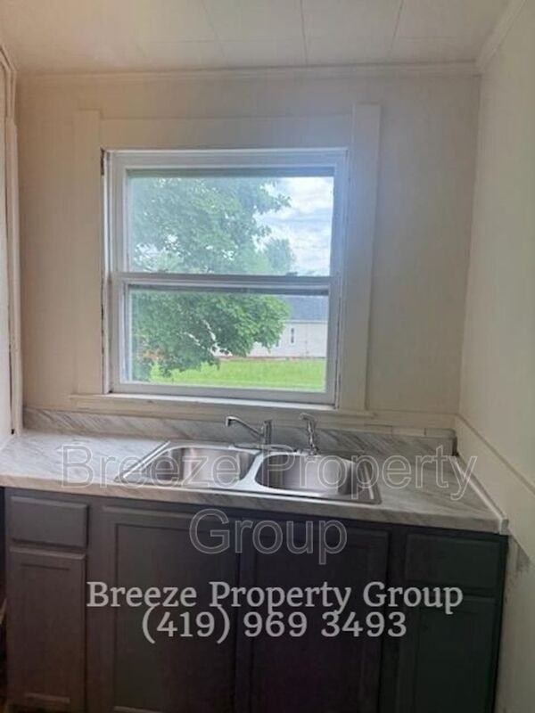 228 Langdon St - Photo 6 of 16