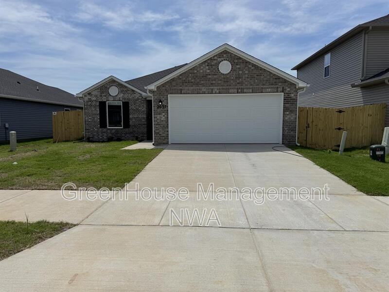 2637 E Gila Way