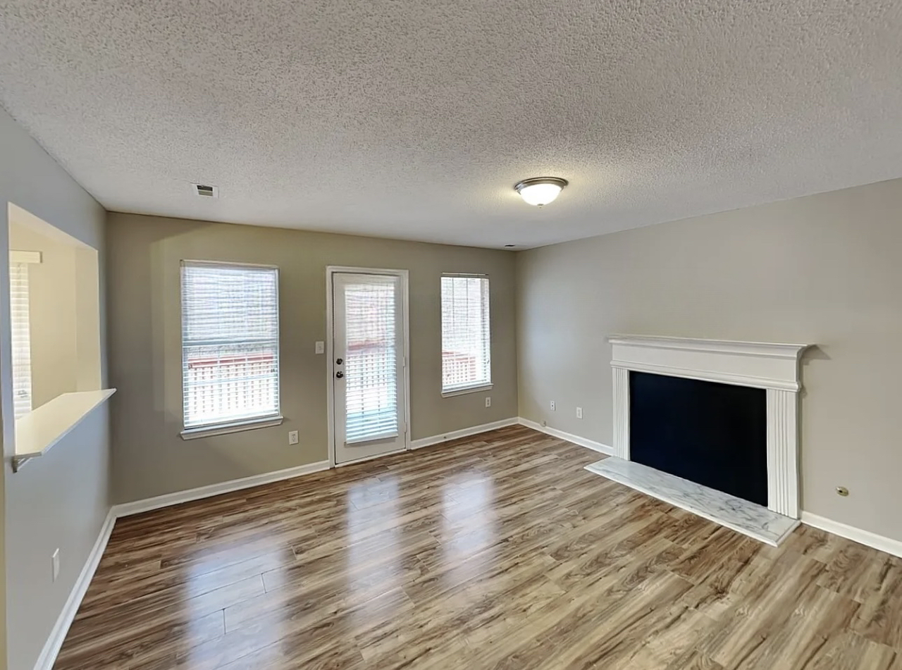 1358 Crestridge Ln - Photo 2 of 6