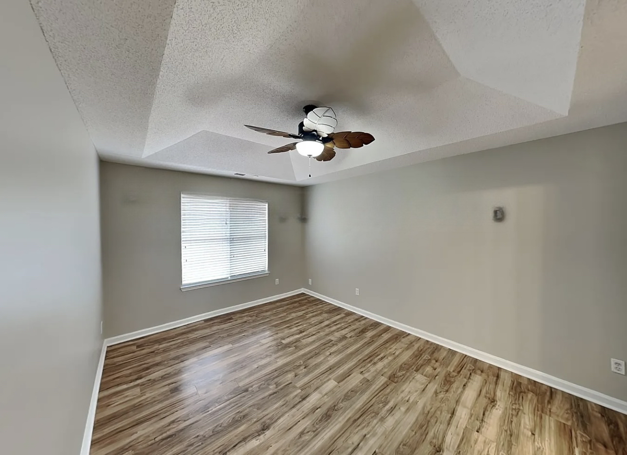 1358 Crestridge Ln - Photo 4 of 6