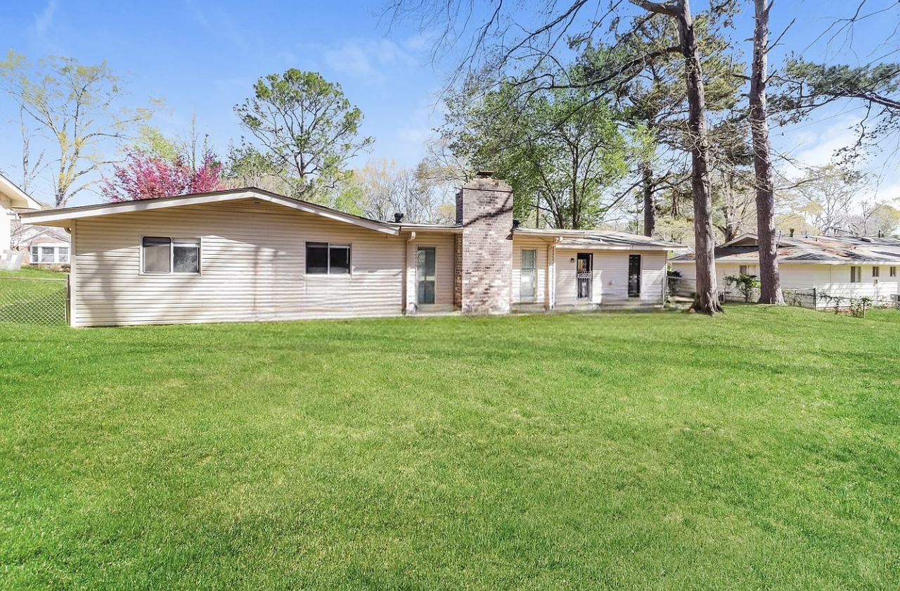 956 Briarwood Dr - Photo 6 of 6