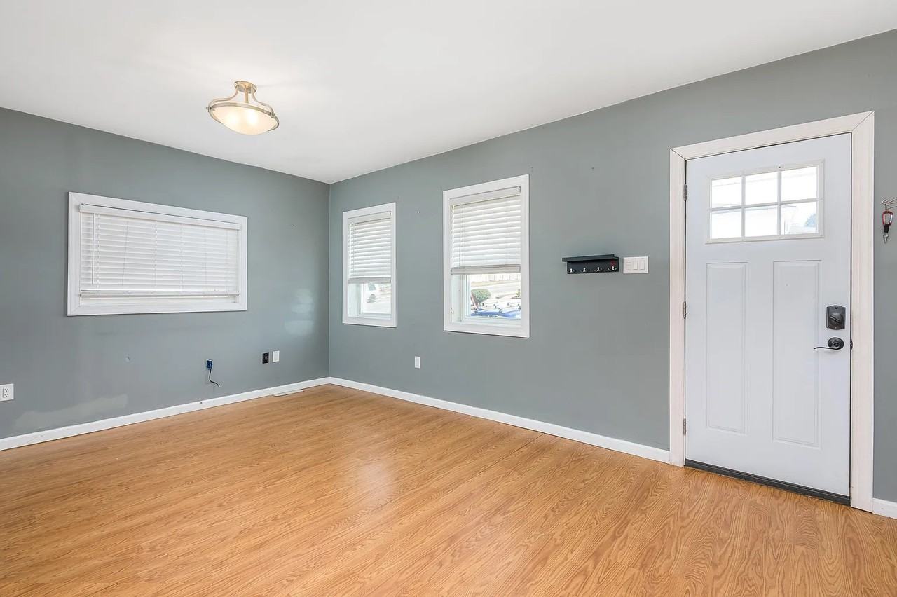 3102 Grimes Ave - Photo 3 of 10