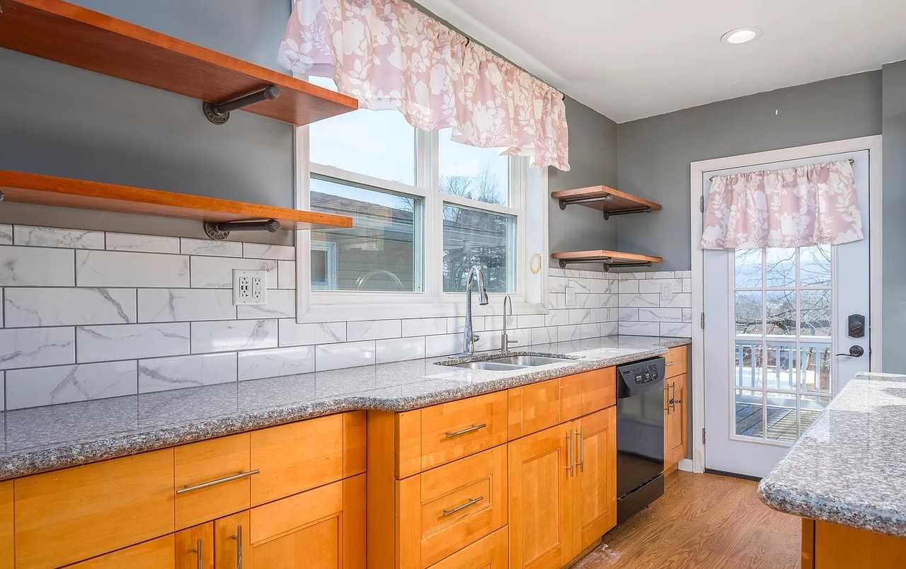 3102 Grimes Ave - Photo 5 of 10