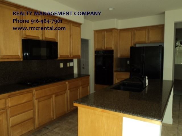 271 Vista Cove Cir - Photo 3 of 38