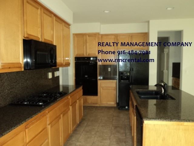 271 Vista Cove Cir - Photo 4 of 38