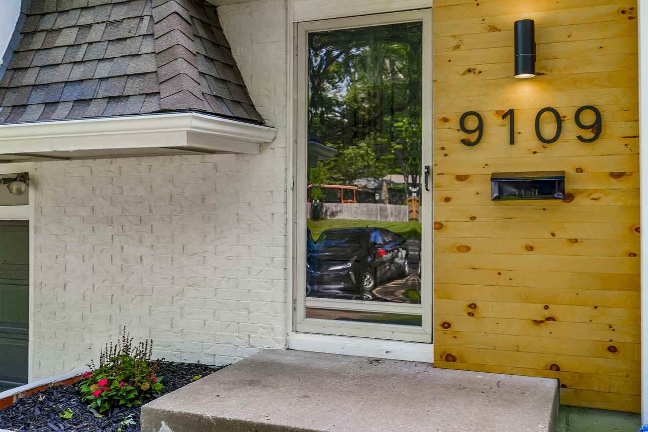 9109 Goddard St - Photo 4 of 40