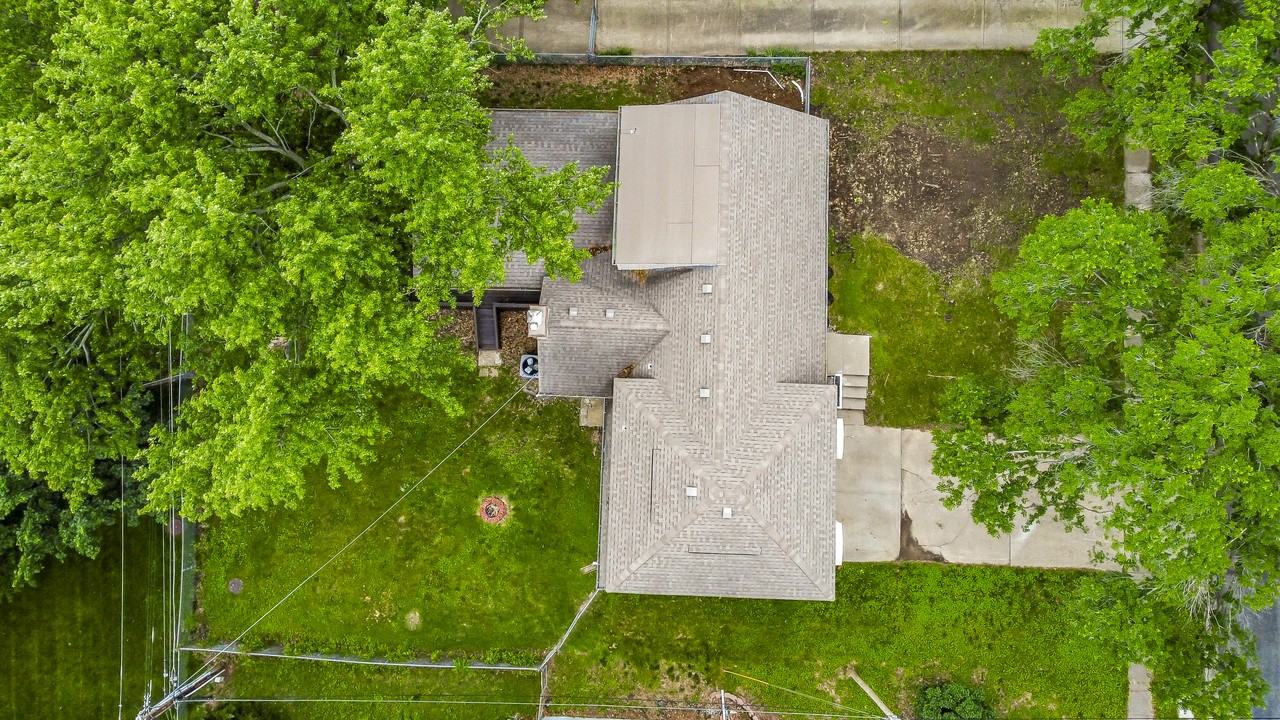 9109 Goddard St - Photo 5 of 40