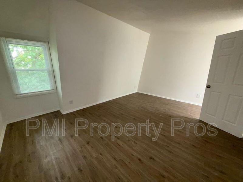 9031A N 95th St - Photo 2 of 27
