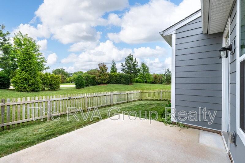 9065 Spring Green Loop - Photo 4 of 46