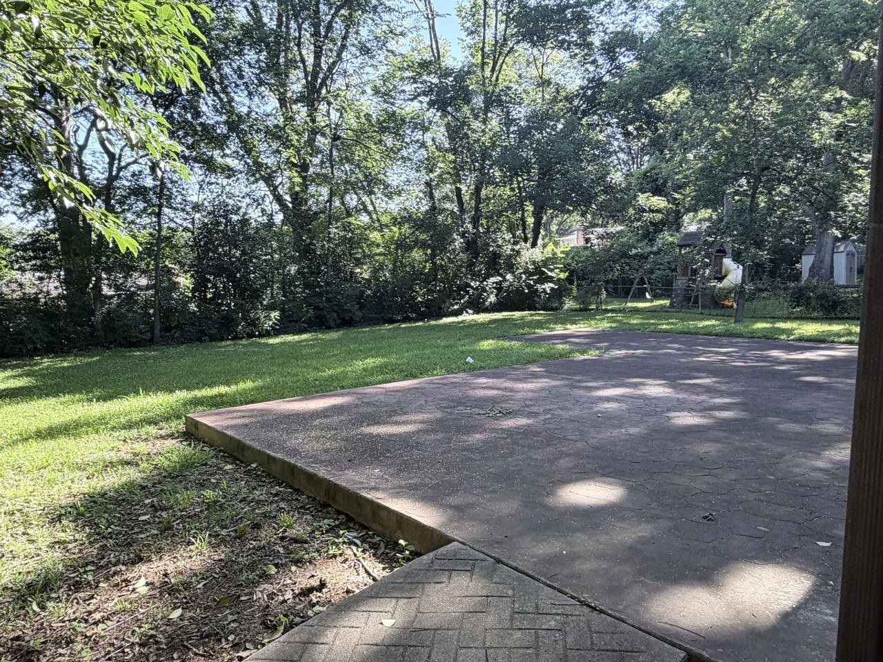 11114 Hillwood Dr Se - Photo 4 of 28