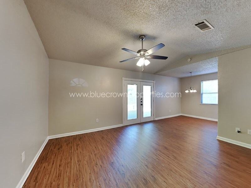 900 Cannon Dr - Photo 2 of 16